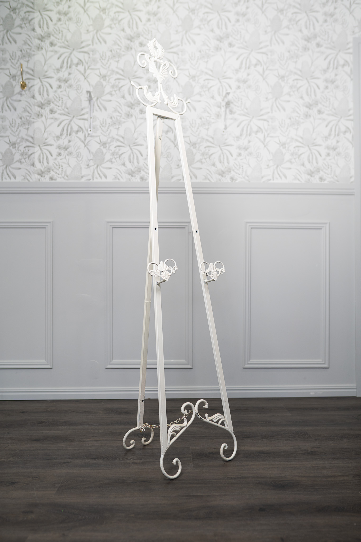 Easel - Ivory Metal