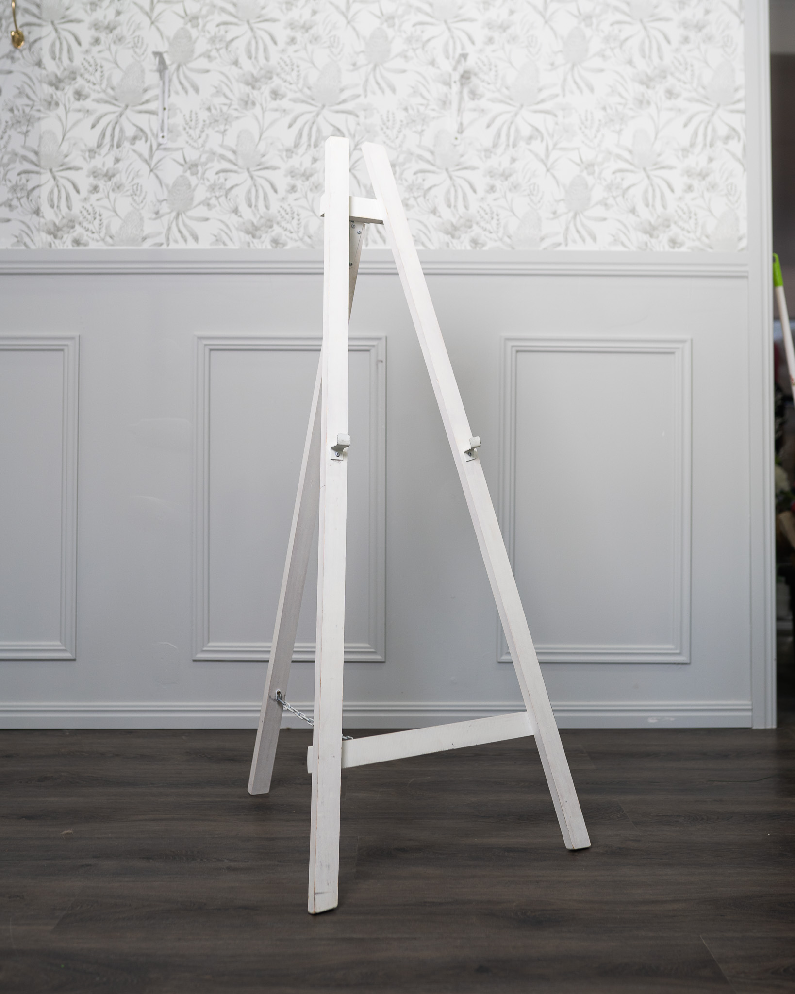 Wooden Easel - White