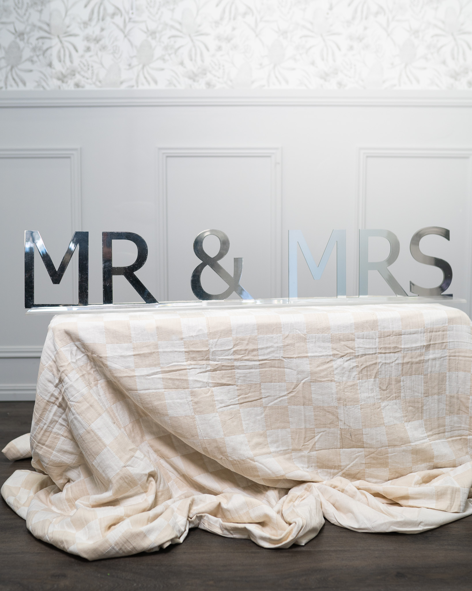 Sign - Mr and Mrs Mirrored